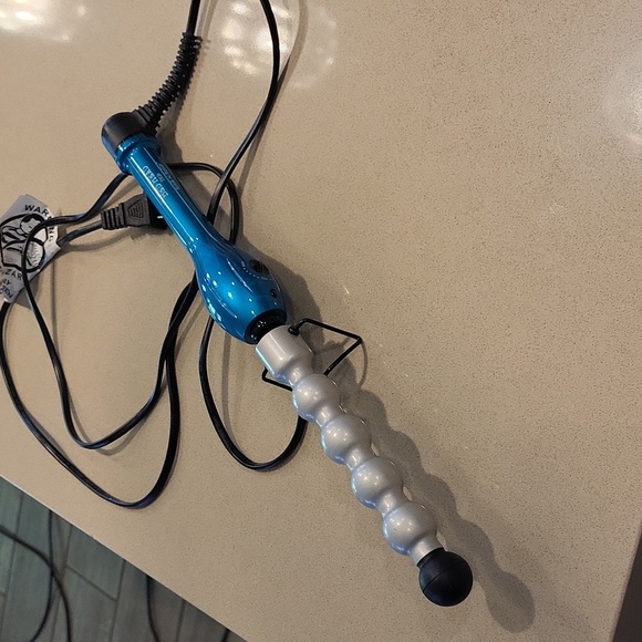 Bed Head TIGI Rock N Roller Works Great Preowned Long Cord Heats Quickly - Picture 1 of 8